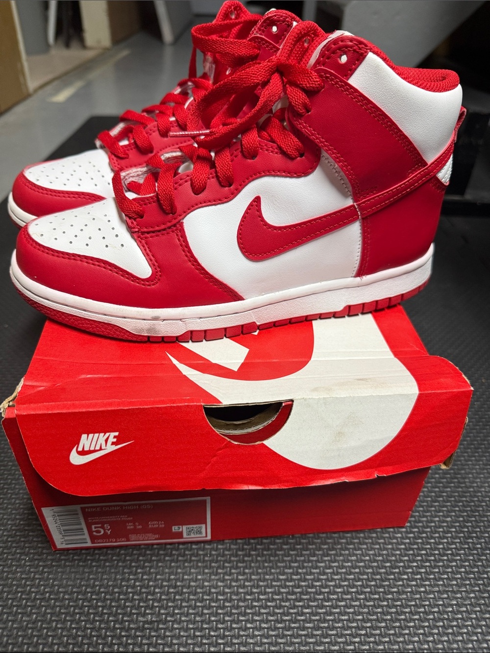 Nike Dunk Kids' High-Top Sneakers - Red/White